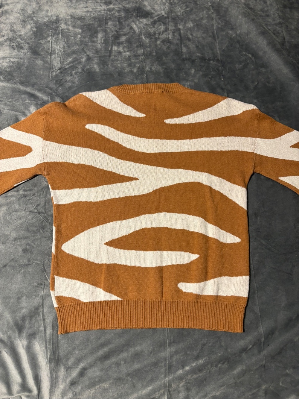 Amour Vert Adelola Crewneck Zebra Print Rust and Cream Sweater XS - Picture 4 of 9
